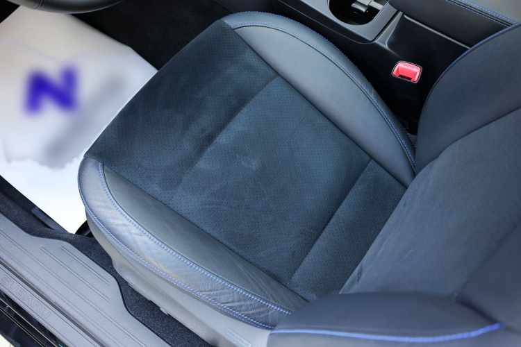 斯巴鲁 力狮 2020款 改款 2.5i 荣耀限量版 EyeSight中控内饰7007