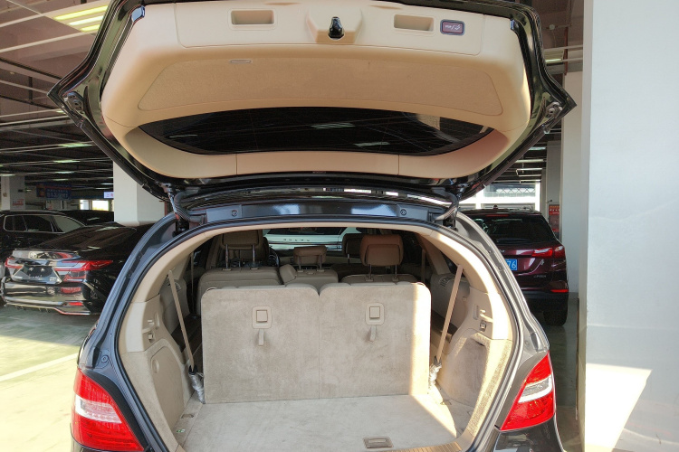 奔驰R级 2017款 R 320 4MATIC 商务型臻藏版机舱底盘23