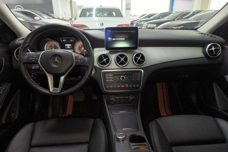 奔驰GLA 2016款 GLA 220 4MATIC 豪华型中控内饰7002