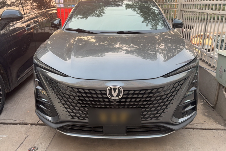 长安UNI-T 2022款 1.5T 尊贵型车身外观6005