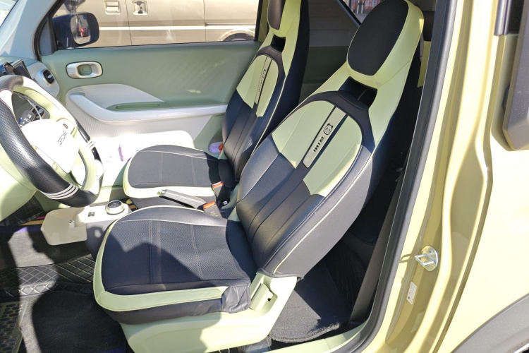 吉利银河 2025款 210km 熊猫骑士中控内饰19