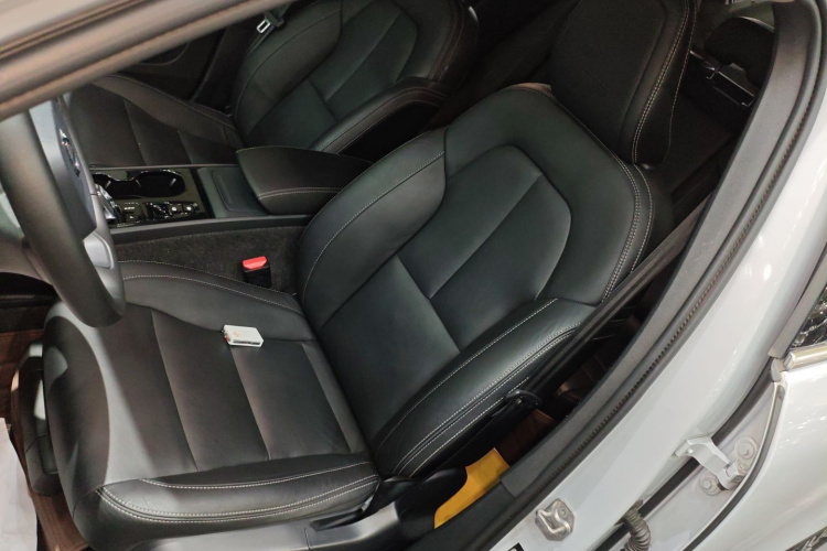 沃尔沃XC40 2020款 T4 四驱智远豪华版中控内饰19