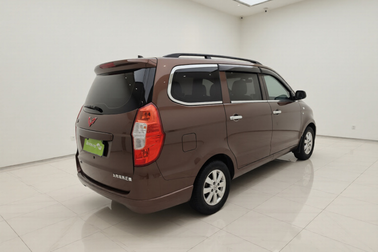 五菱汽车 五菱宏光 2014款 1.5L S标准型车身外观7