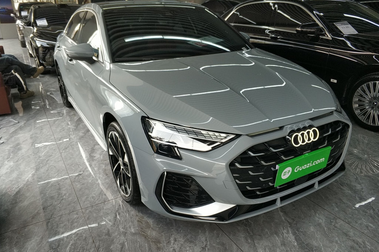 奥迪A3 2025款 A3L Limousine 35TFSI 飞驰尊享型车身外观3