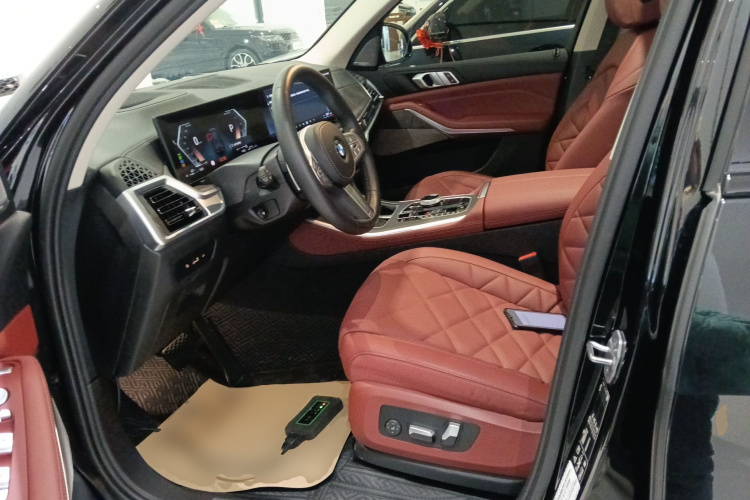 宝马X5 2023款 xDrive 30Li 尊享型M运动曜夜套装中控内饰19