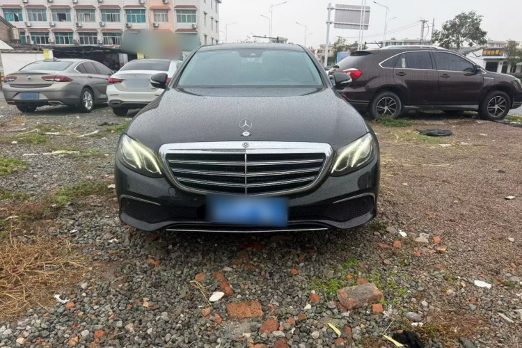 奔驰E级 2016款 E 200 L 运动型车身外观2