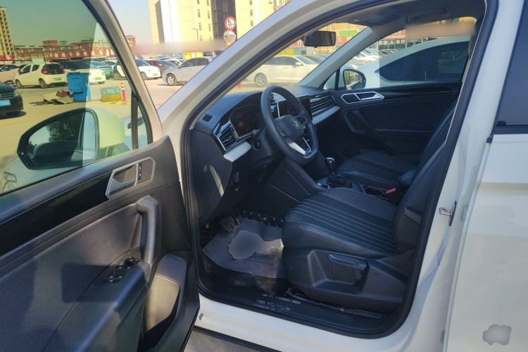 大众 途观L 2022款 330TSI 自动两驱舒享版中控内饰7003