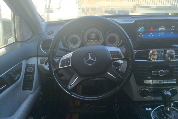 奔驰C级 2011款 C 200 CGI 时尚型中控内饰13