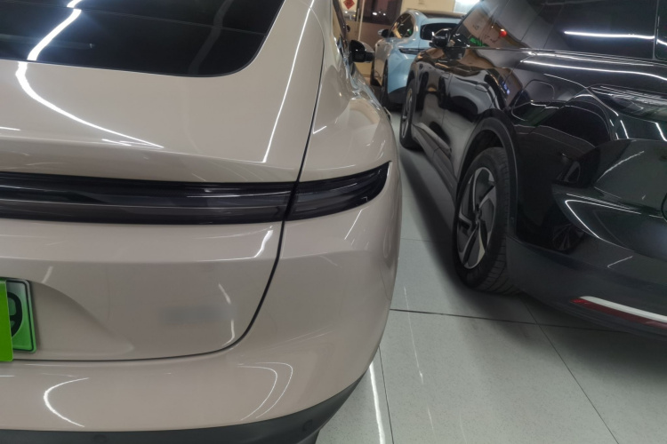 蔚来ET5 2022款 75kWh车身外观9