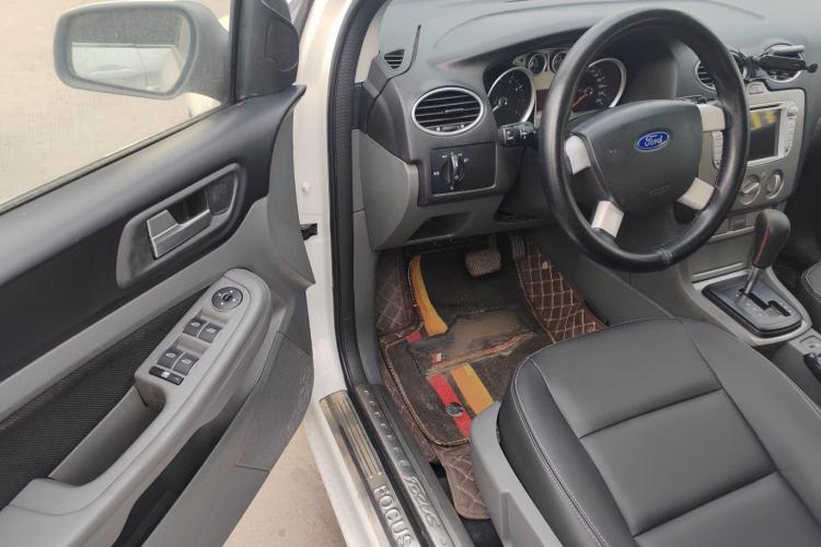 福特 福克斯 2013款 两厢经典 1.8L 自动基本型中控内饰7002