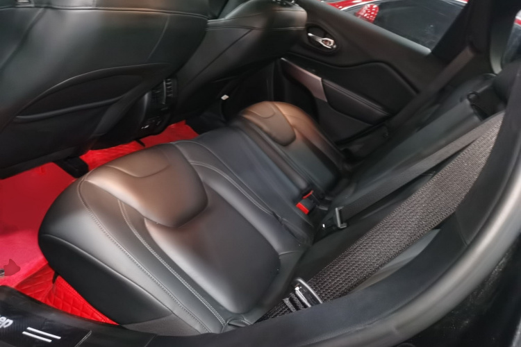 Jeep 自由光 2019款 2.0T 四驱探享版+自动驾驶智慧包 国V中控内饰7004