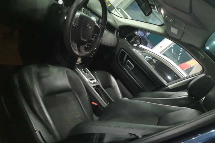 路虎 发现神行 2017款 2.0T PURE局部细节19