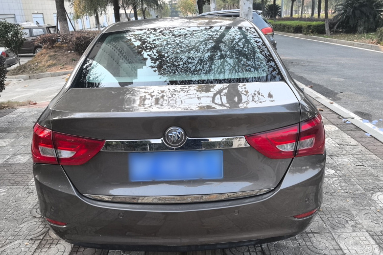 别克 英朗 2015款 15N 自动精英型车身外观6