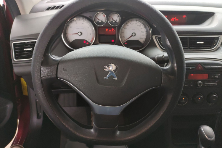 标致308 2014款 乐享版 经典 1.6L 自动优尚型局部细节13