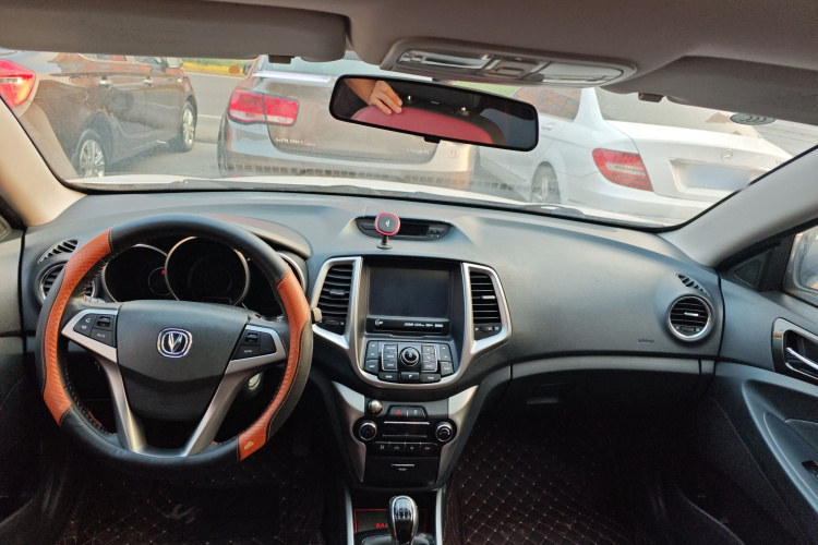 长安 逸动 2015款 1.6L 手动俊酷型 国V中控内饰12