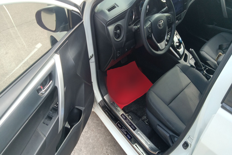 丰田 雷凌 2017款 改款双擎 1.8H GS E-CVT精英天窗版 国V中控内饰7003