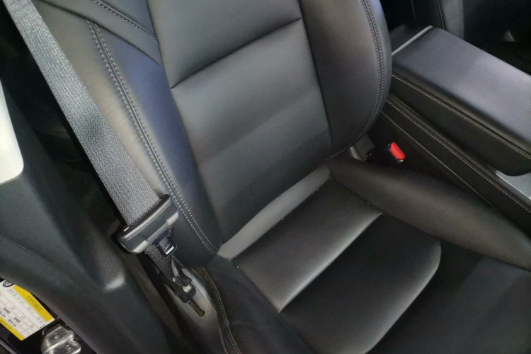 特斯拉 Model Y 2021款 标准续航后驱版局部细节41