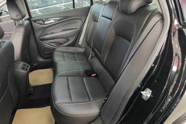 别克 君威 2024款 改款 25T 超享版中控内饰21