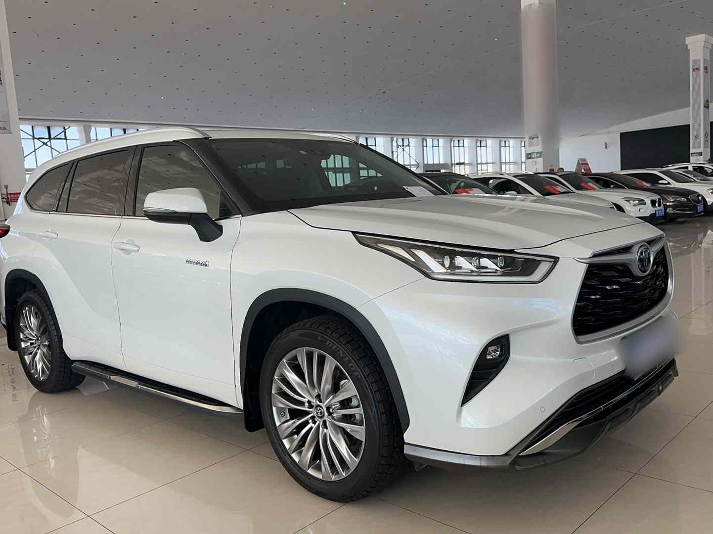 丰田 汉兰达 2023款 2.5L智能电混双擎四驱尊贵版 7座(3)