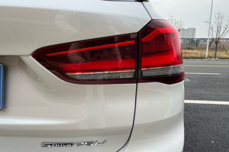 宝马X1 2021款 sDrive25Li 领先型车身外观6001