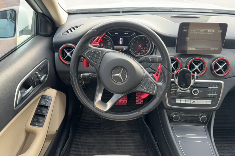 奔驰GLA 2017款 GLA 200 时尚型局部细节13