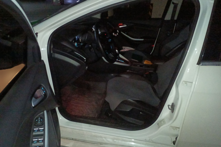 福特 福克斯 2018款 两厢经典 EcoBoost 180 自动运动型中控内饰19