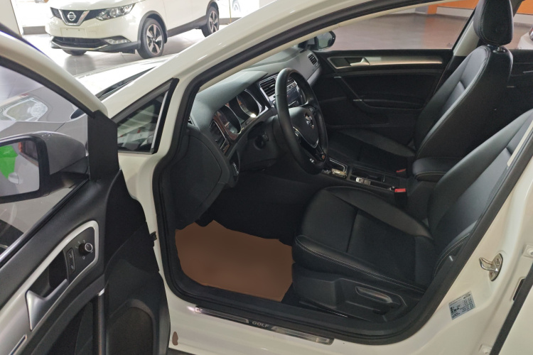 大众 高尔夫 2020款 挚爱版 200TSI DSG舒适型进取版中控内饰20