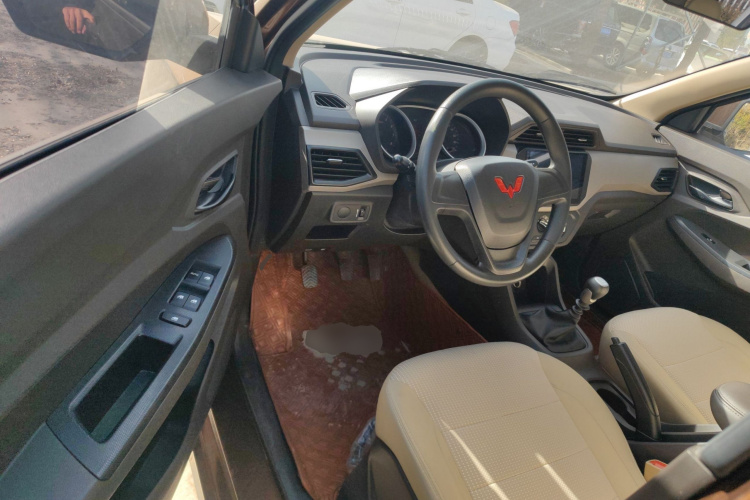 五菱汽车 五菱宏光 2021款 1.5L改款 S标准型 电动助力LAR中控内饰20