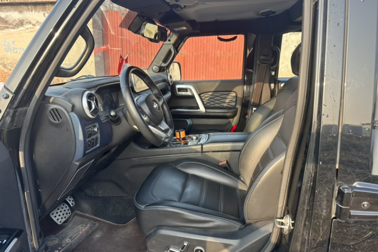 北京越野 北京BJ40 2019款 2.3T 自动四驱城市猎人版旗舰型 国VI中控内饰7004