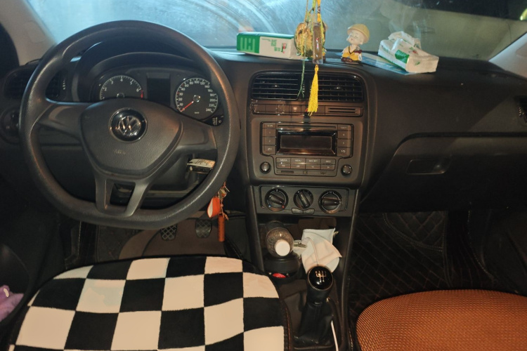 大众 Polo 2014款 1.4L 手动风尚版中控内饰12