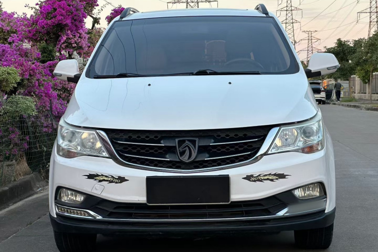 宝骏730 2016款 1.5L 手动豪华型 7座车身外观6006