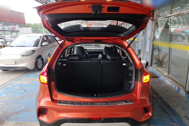 吉利汽车 远景X3 2017款 1.5L 自动尊贵型机舱底盘23