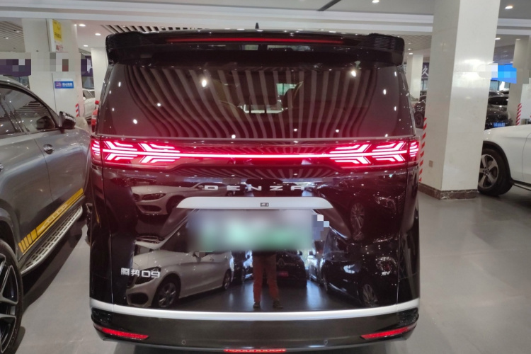 腾势D9 2024款 EV 620 尊享型车身外观6
