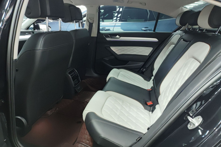 大众 迈腾 2025款 众享款 330TSI DSG豪华型中控内饰7004