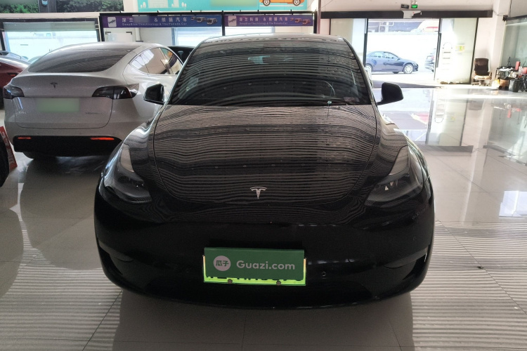 特斯拉 Model Y 2022款 改款 长续航全轮驱动版车身外观2