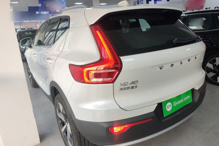 沃尔沃XC40 2024款 B4 四驱智远豪华版车身外观4