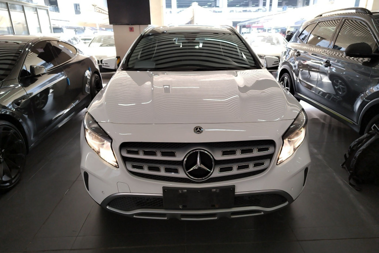 奔驰GLA 2018款 GLA 200 动感型车身外观2