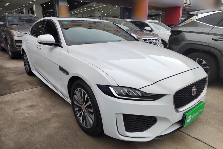 捷豹XEL 2020款 2.0T 200PS R-DYNAMIC 青春运动版车身外观3