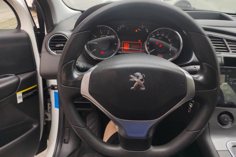 标致3008 2015款 2.0L 自动经典版中控内饰7002