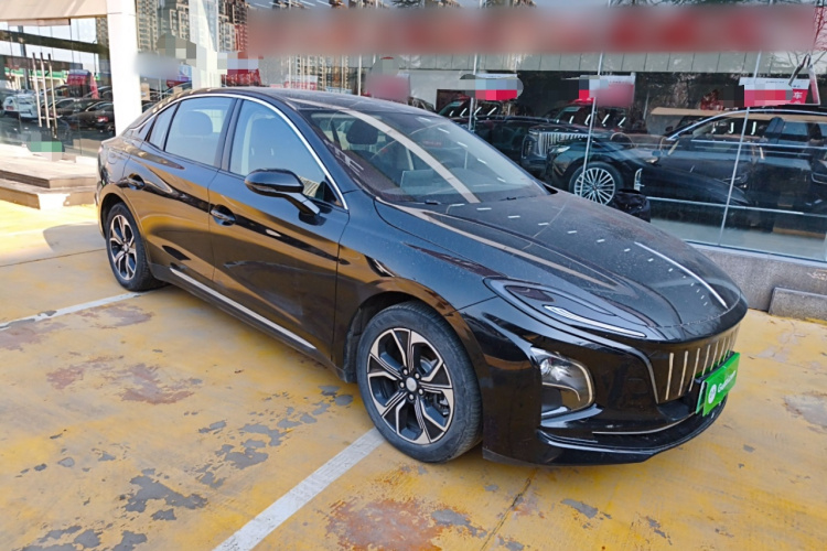 红旗E-QM5 2023款 改款 基础出行版车身外观3