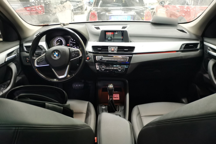 宝马X1 2019款 sDrive18Li 时尚型中控内饰12