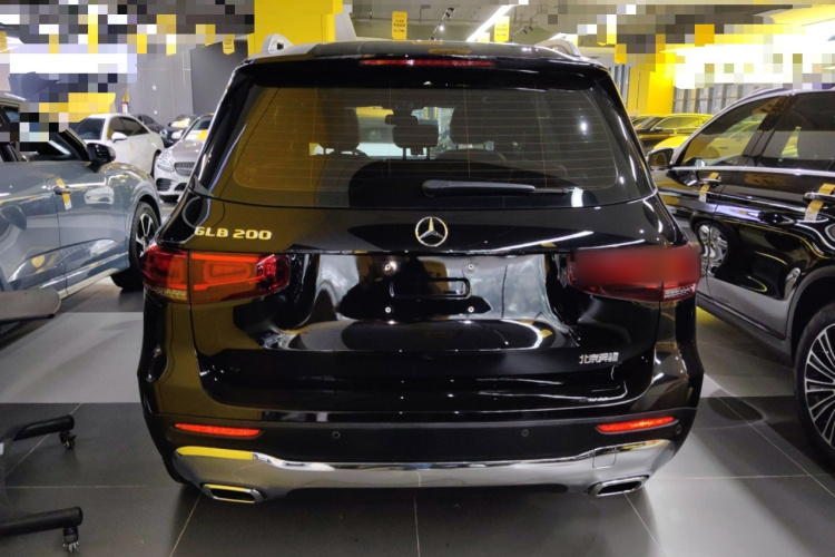 奔驰GLB 2021款 GLB 200 动感型车身外观6