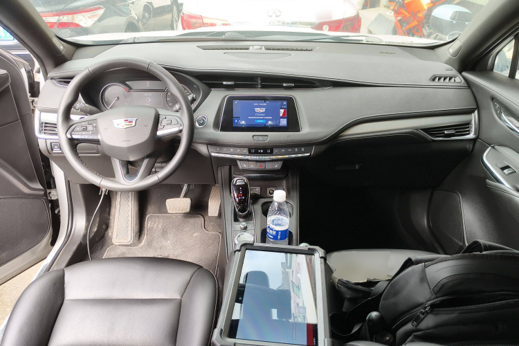 凯迪拉克XT4 2021款 28T 两驱领先型中控内饰7002