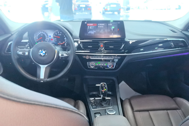 宝马1系 2022款 125i M运动曜夜版中控内饰12