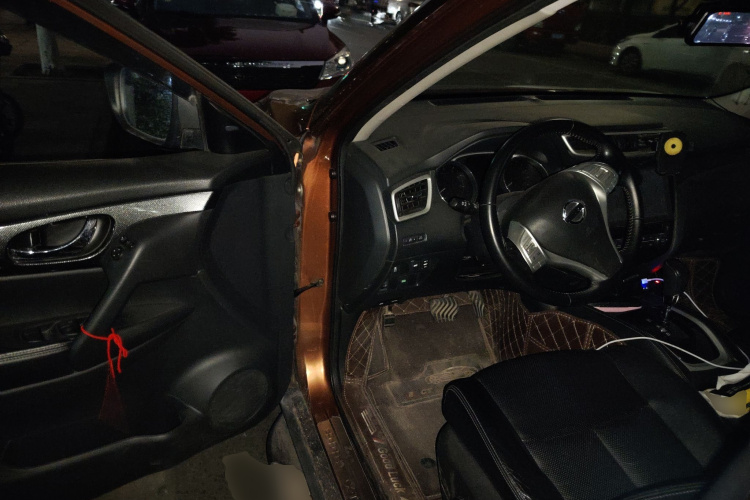 日产 奇骏 2014款 2.5L CVT豪华版 4WD中控内饰20