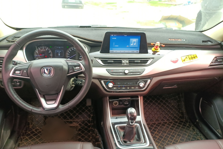 长安 睿骋CC 2018款 1.5T 手动典雅型 国V中控内饰7002