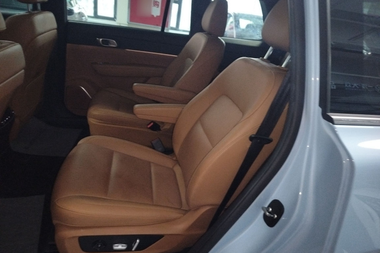 理想汽车 理想ONE 2020款 增程7座版中控内饰7004