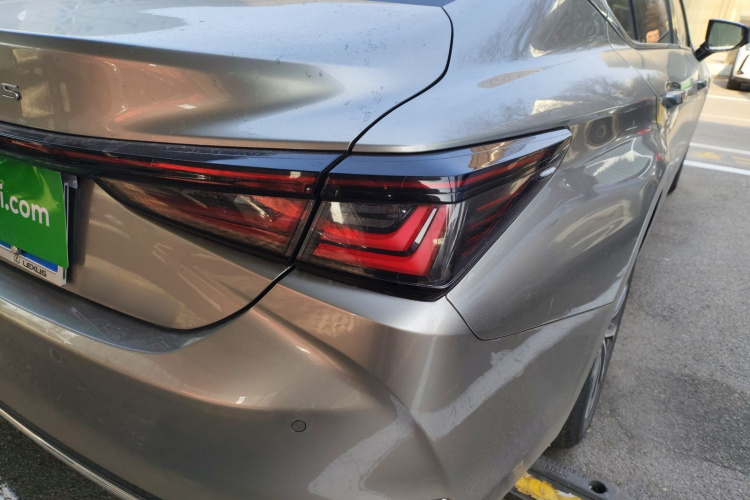 雷克萨斯ES 2025款 200 臻享版车身外观9