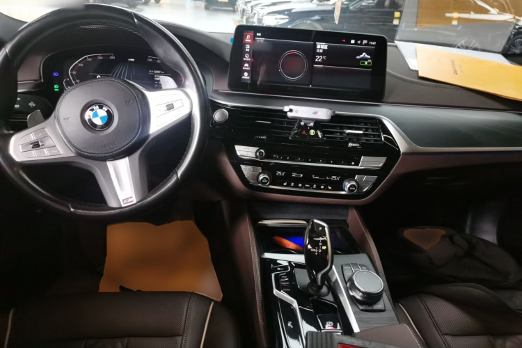 宝马5系 2023款 530Li 领先型 M运动套装中控内饰12