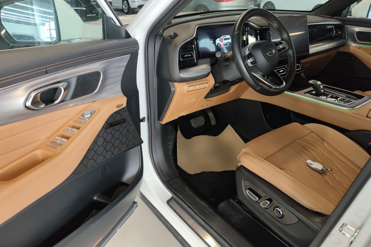 广汽传祺 传祺GS8 2022款 领航系列 2.0TGDI 两驱豪华智联版（七座）中控内饰20